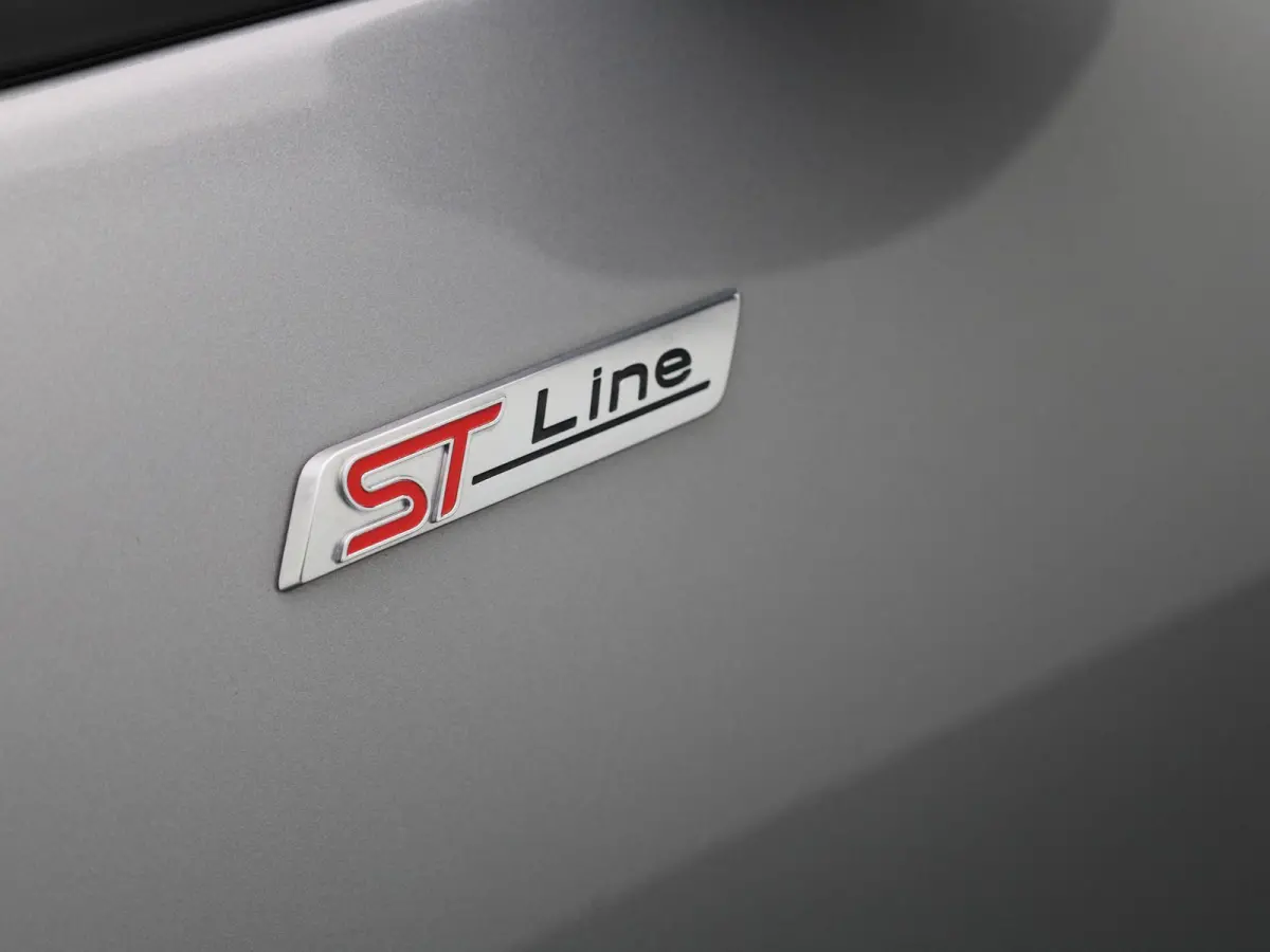 2.5 PHEV ST-Line | STOEL-STUURWIELVERWARMING | HEAD-UP DISPLAY | NAVIGATIE | CAMERA | LED MATRIX