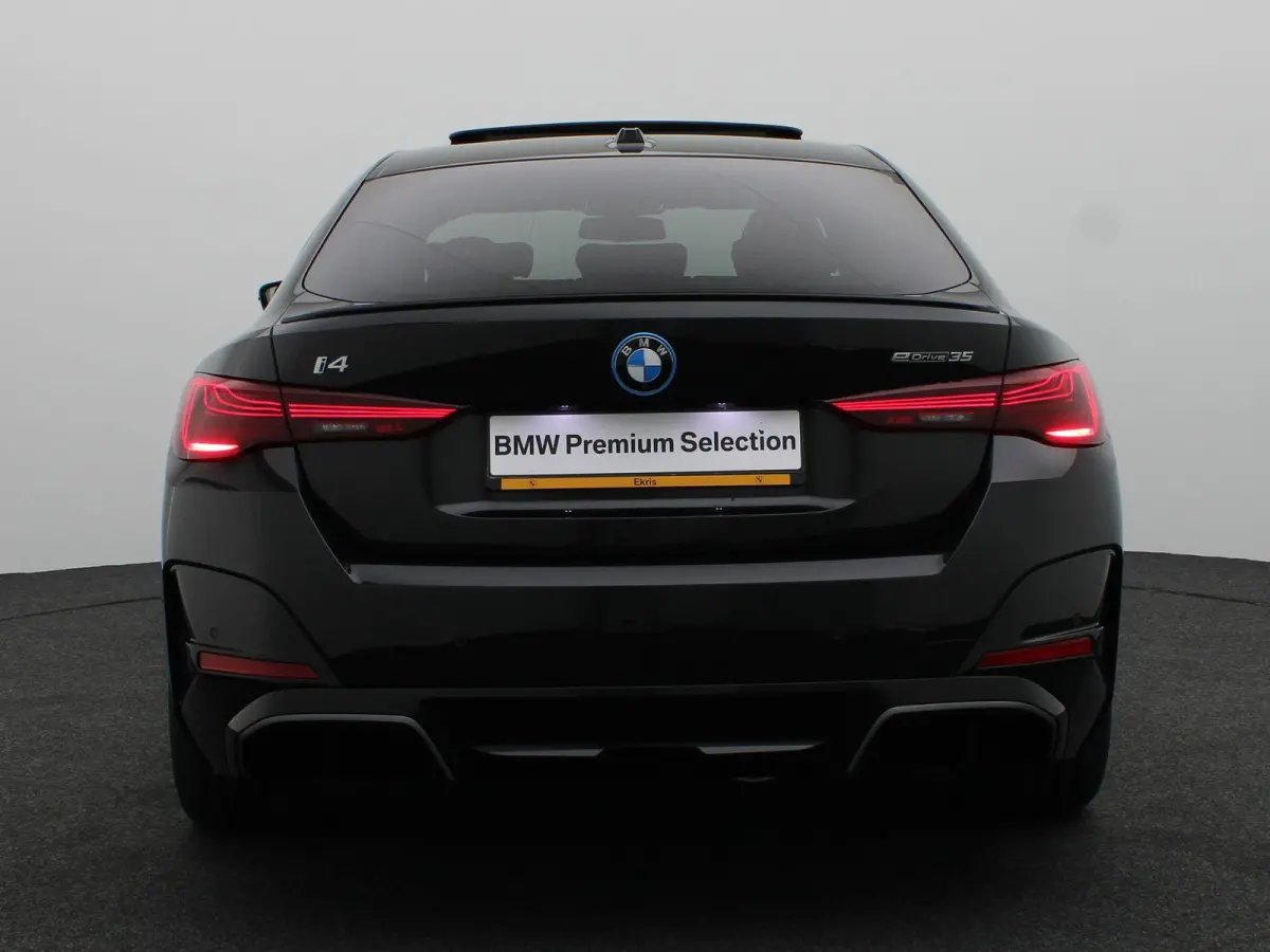 eDrive35 M Sport Edition | SoH 100% | Innovation Pack | Comfort Pack |  Stuurwielrand Verwarmd | Trekhaak | Schuifdak | Driving Assistant Professional | Harman Kardon | 19''