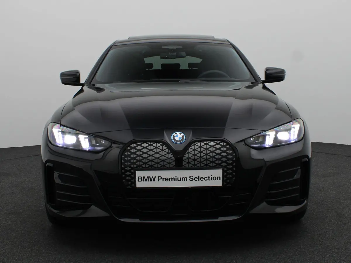 eDrive35 M Sport Edition | SoH 100% | Innovation Pack | Comfort Pack |  Stuurwielrand Verwarmd | Trekhaak | Schuifdak | Driving Assistant Professional | Harman Kardon | 19''