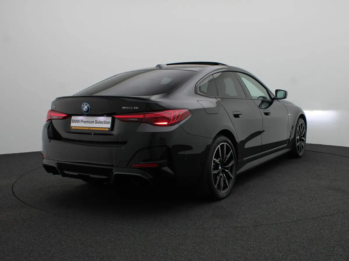 eDrive35 M Sport Edition | SoH 100% | Innovation Pack | Comfort Pack |  Stuurwielrand Verwarmd | Trekhaak | Schuifdak | Driving Assistant Professional | Harman Kardon | 19''