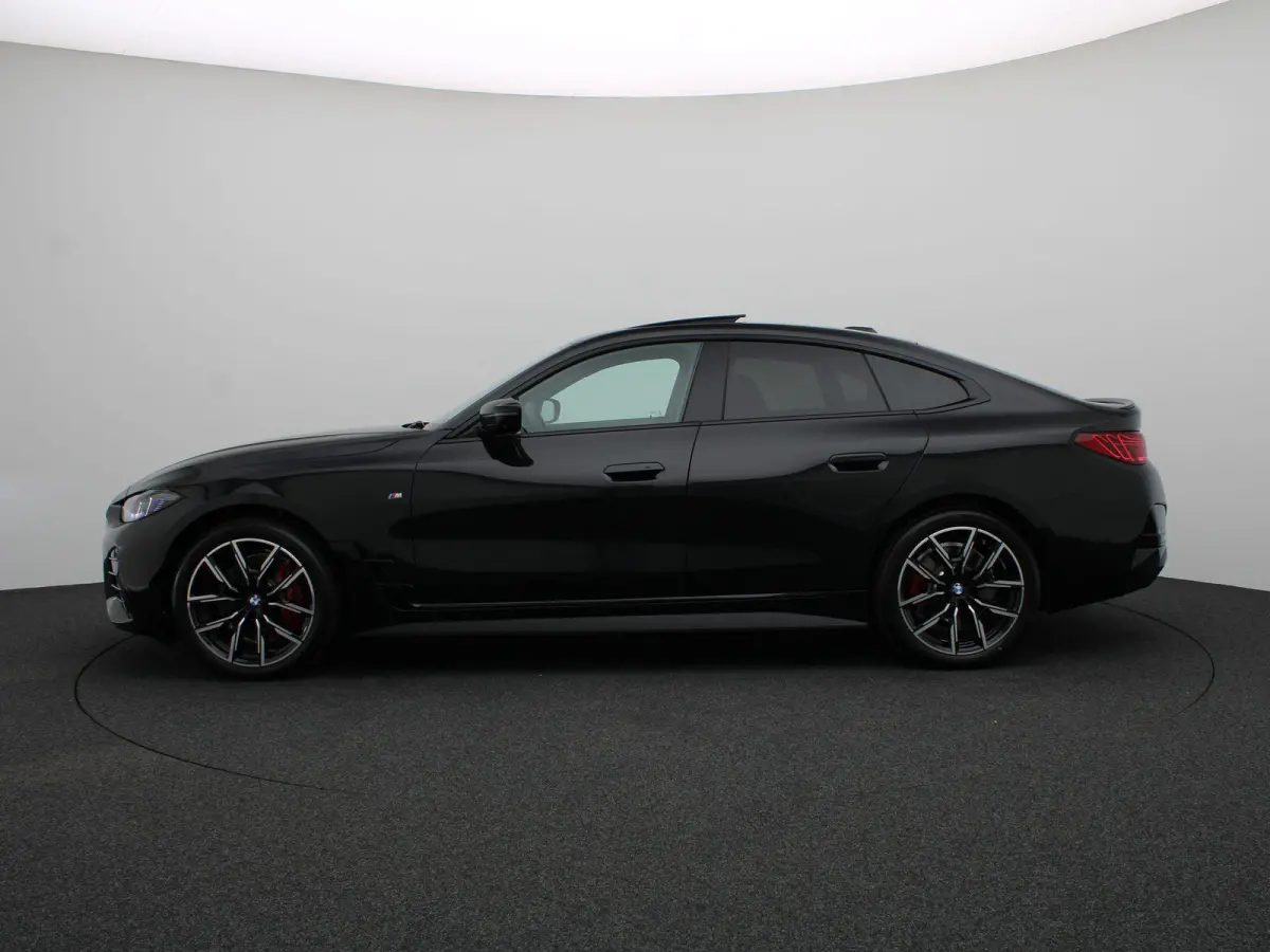 eDrive35 M Sport Edition | SoH 100% | Innovation Pack | Comfort Pack |  Stuurwielrand Verwarmd | Trekhaak | Schuifdak | Driving Assistant Professional | Harman Kardon | 19''