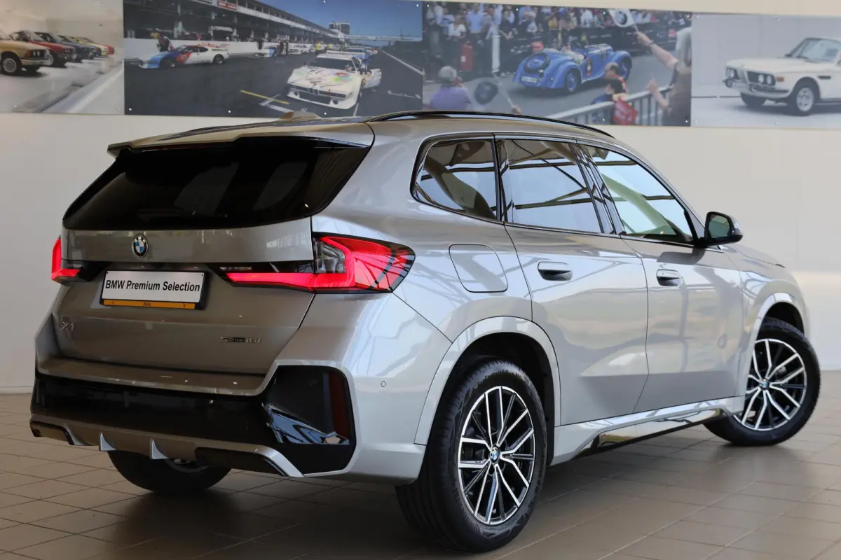 sDrive18i | M Sportpakket | Panorama Dak | Stoelverwarming | Trekhaak