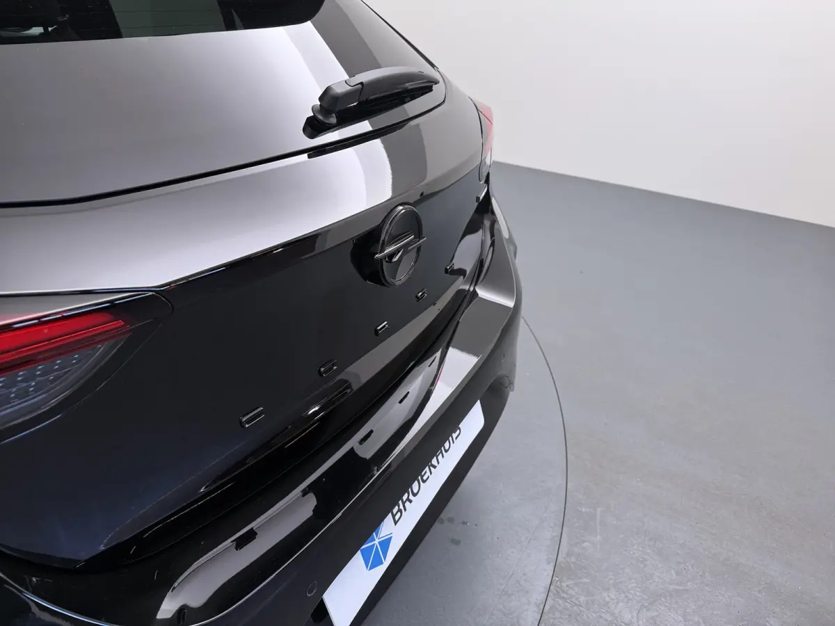 1.2 Turbo Hybrid 145pk Ultimate | ND | VAN 36.870,- voor 27.900,-! | 17" Lichtmetalen velgen, Diamond Cut | Dode hoek waarschuwing | Draadloze telefoonlader