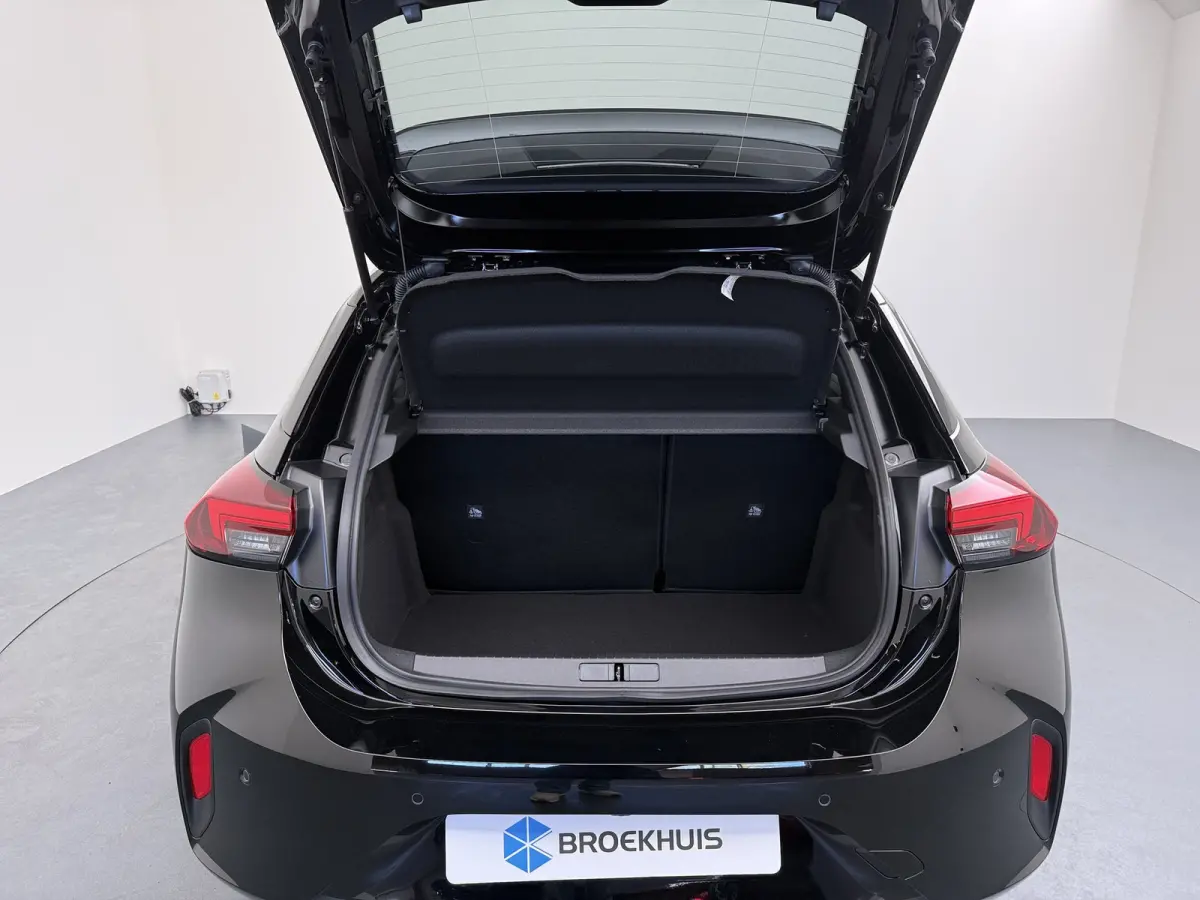 1.2 Turbo Hybrid 145pk Ultimate | ND | VAN 36.870,- voor 27.900,-! | 17" Lichtmetalen velgen, Diamond Cut | Dode hoek waarschuwing | Draadloze telefoonlader