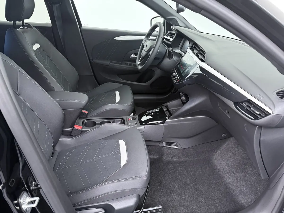 1.2 Turbo Hybrid 145pk Ultimate | ND | VAN 36.870,- voor 27.900,-! | 17" Lichtmetalen velgen, Diamond Cut | Dode hoek waarschuwing | Draadloze telefoonlader