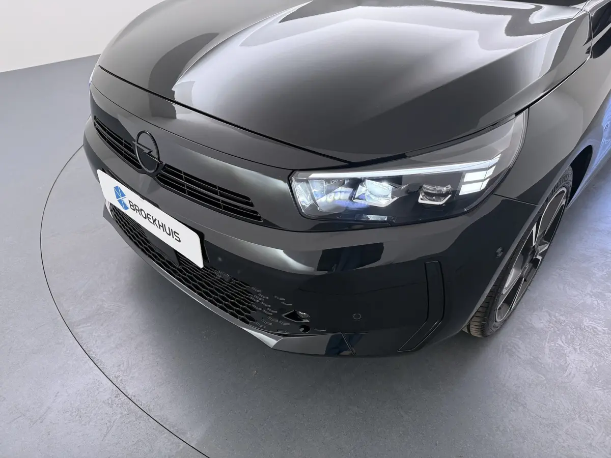 1.2 Turbo Hybrid 145pk Ultimate | ND | VAN 36.870,- voor 27.900,-! | 17" Lichtmetalen velgen, Diamond Cut | Dode hoek waarschuwing | Draadloze telefoonlader