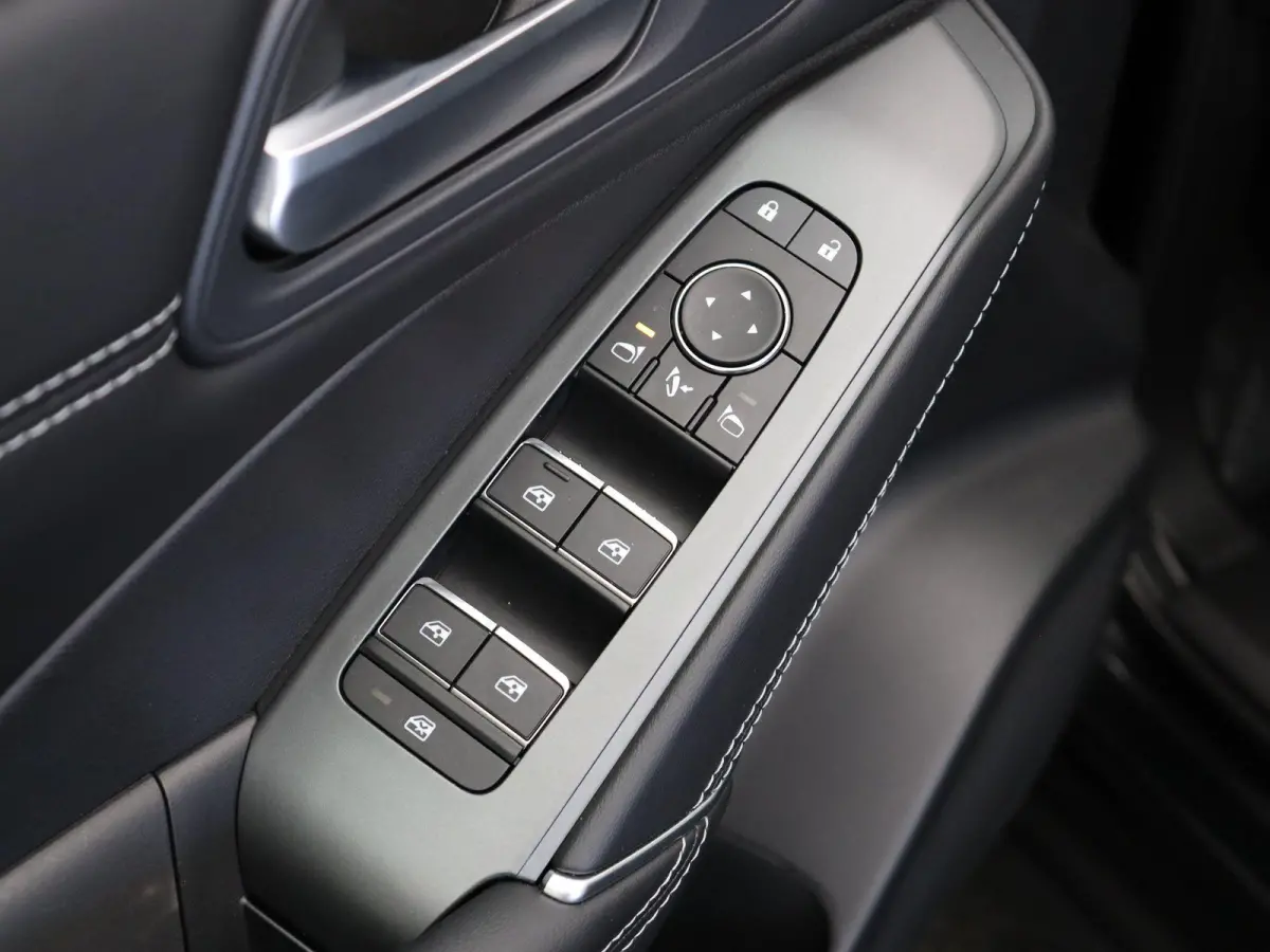 158pk MHEV Xtronic N-Connecta | Panoramadak | Pilot Assist | Elektrische achterklep | Head-up Display | Stoel, stuur en voorruit verwarming  | Rondomzicht camera |