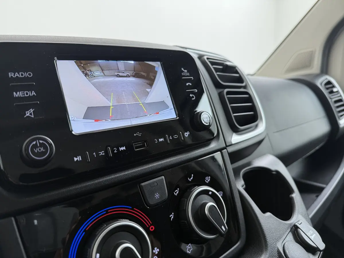 2.2 BlueHDi 140pk L2H2 3.5t | NIEUW BPM VRIJ! | Achteruitrijcamera | Airco | Apple Carplay/Android Auto|telefoonintegratie premium