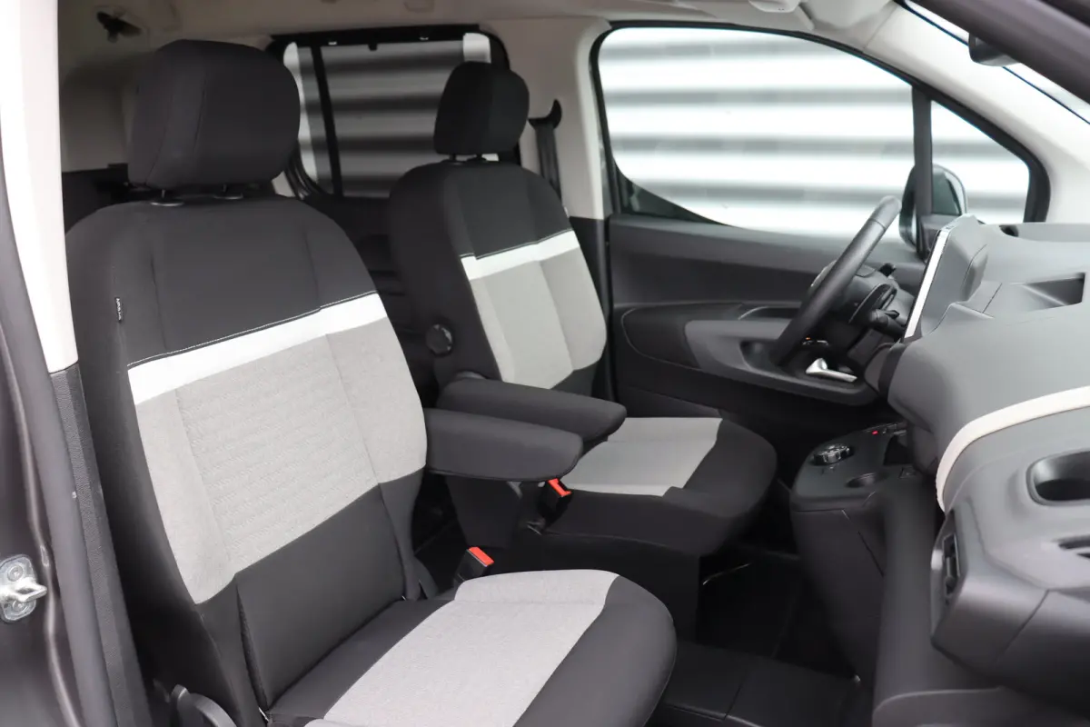 Citroen 1.2 PURETECH 130PK SHINE AUTOMAAT / NAVI / CLIMA / LED / PDC / 17" LMV / CAMERA / KEYLESS / BLUETOOTH / CRUISECONTROL / 1E EIGENAAR / NIEUWSTAAT !!