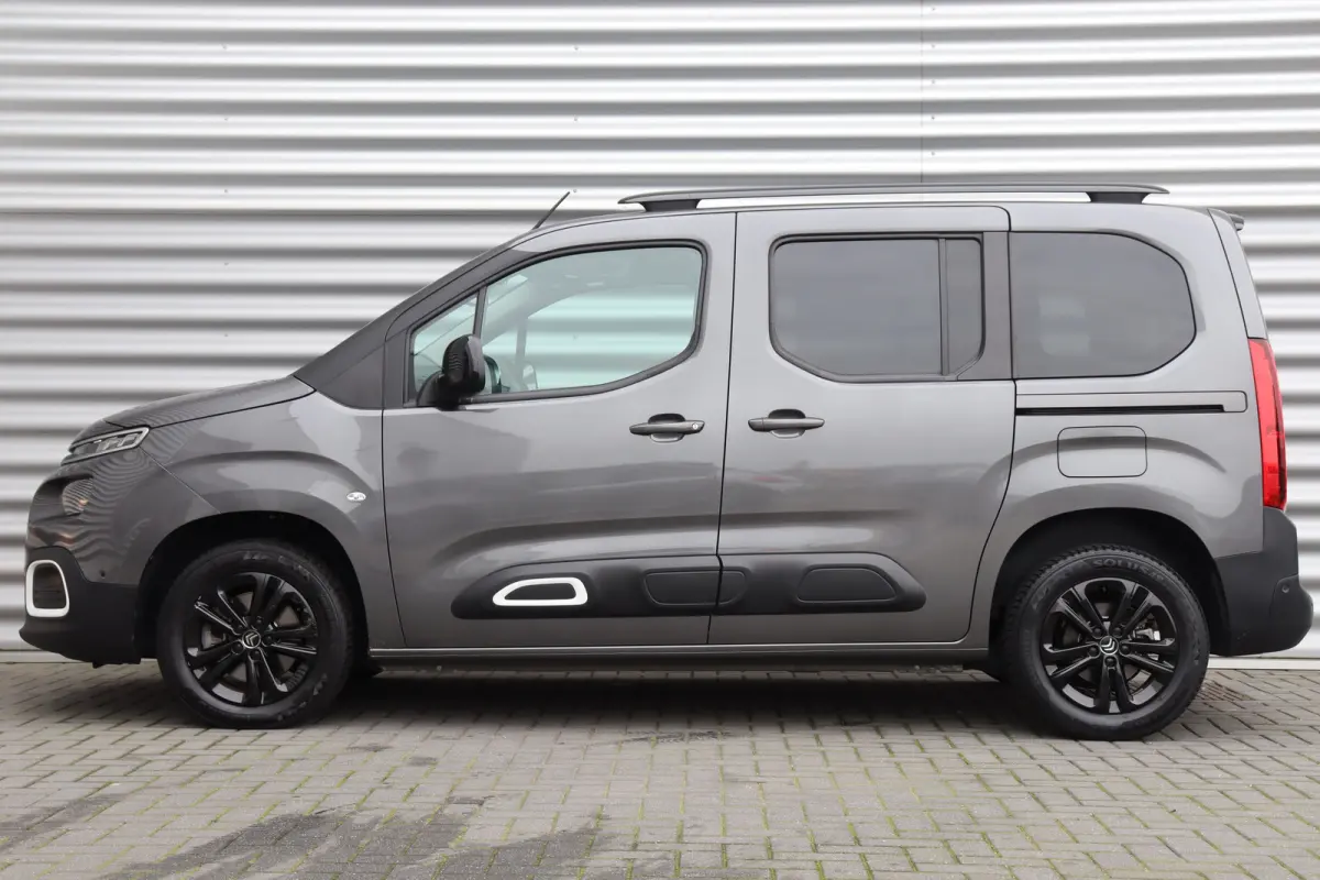 Citroen 1.2 PURETECH 130PK SHINE AUTOMAAT / NAVI / CLIMA / LED / PDC / 17" LMV / CAMERA / KEYLESS / BLUETOOTH / CRUISECONTROL / 1E EIGENAAR / NIEUWSTAAT !!