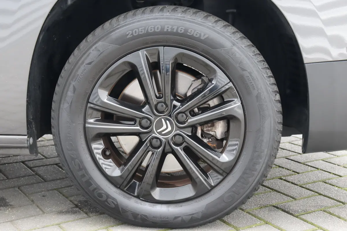 Citroen 1.2 PURETECH 130PK SHINE AUTOMAAT / NAVI / CLIMA / LED / PDC / 17" LMV / CAMERA / KEYLESS / BLUETOOTH / CRUISECONTROL / 1E EIGENAAR / NIEUWSTAAT !!