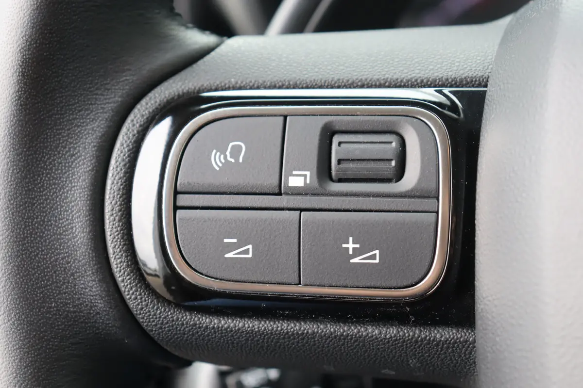 Citroen 1.2 PURETECH 130PK SHINE AUTOMAAT / NAVI / CLIMA / LED / PDC / 17" LMV / CAMERA / KEYLESS / BLUETOOTH / CRUISECONTROL / 1E EIGENAAR / NIEUWSTAAT !!