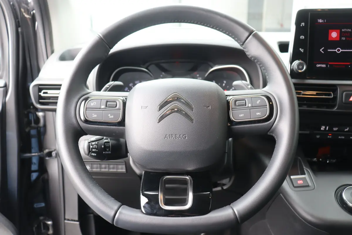 Citroen 1.2 PURETECH 130PK SHINE AUTOMAAT / NAVI / CLIMA / LED / PDC / 17" LMV / CAMERA / KEYLESS / BLUETOOTH / CRUISECONTROL / 1E EIGENAAR / NIEUWSTAAT !!