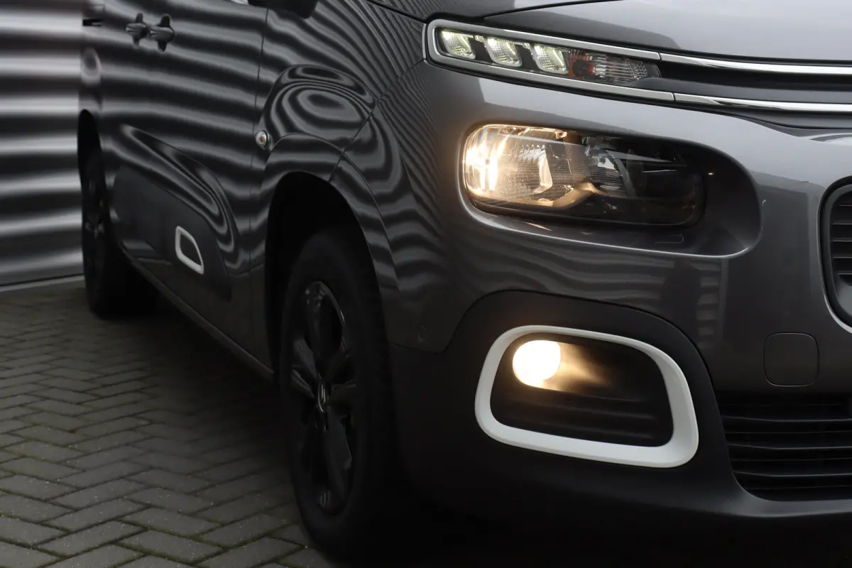 Citroen 1.2 PURETECH 130PK SHINE AUTOMAAT / NAVI / CLIMA / LED / PDC / 17" LMV / CAMERA / KEYLESS / BLUETOOTH / CRUISECONTROL / 1E EIGENAAR / NIEUWSTAAT !!