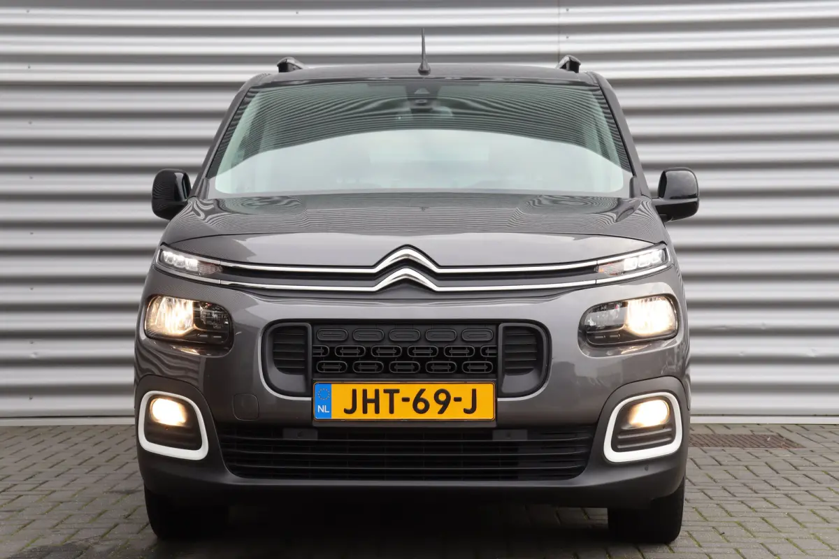 Citroen 1.2 PURETECH 130PK SHINE AUTOMAAT / NAVI / CLIMA / LED / PDC / 17" LMV / CAMERA / KEYLESS / BLUETOOTH / CRUISECONTROL / 1E EIGENAAR / NIEUWSTAAT !!