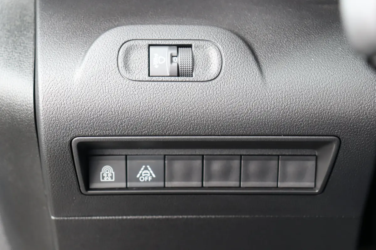 Citroen 1.2 PURETECH 130PK SHINE AUTOMAAT / NAVI / CLIMA / LED / PDC / 17" LMV / CAMERA / KEYLESS / BLUETOOTH / CRUISECONTROL / 1E EIGENAAR / NIEUWSTAAT !!