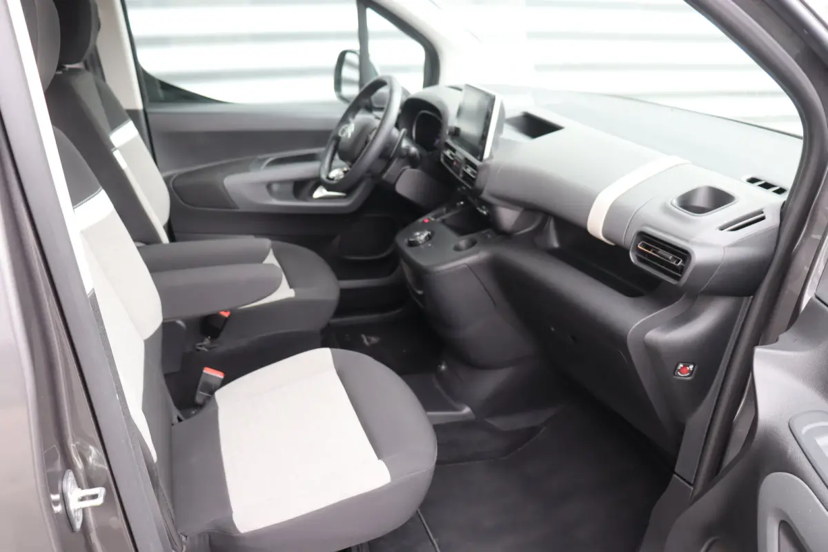 Citroen 1.2 PURETECH 130PK SHINE AUTOMAAT / NAVI / CLIMA / LED / PDC / 17" LMV / CAMERA / KEYLESS / BLUETOOTH / CRUISECONTROL / 1E EIGENAAR / NIEUWSTAAT !!