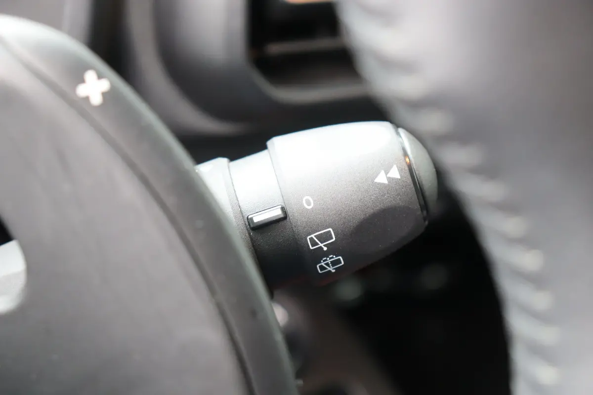 Citroen 1.2 PURETECH 130PK SHINE AUTOMAAT / NAVI / CLIMA / LED / PDC / 17" LMV / CAMERA / KEYLESS / BLUETOOTH / CRUISECONTROL / 1E EIGENAAR / NIEUWSTAAT !!