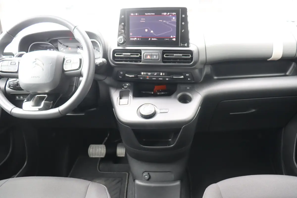 Citroen 1.2 PURETECH 130PK SHINE AUTOMAAT / NAVI / CLIMA / LED / PDC / 17" LMV / CAMERA / KEYLESS / BLUETOOTH / CRUISECONTROL / 1E EIGENAAR / NIEUWSTAAT !!