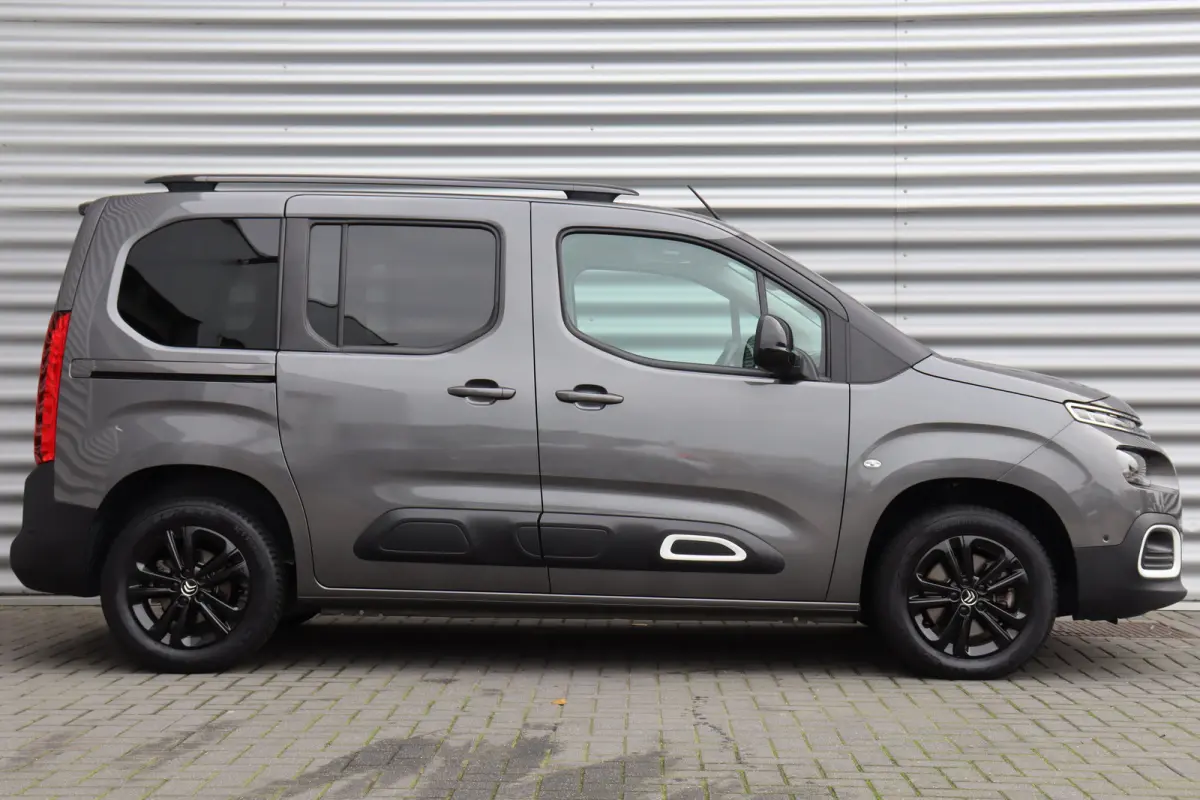 Citroen 1.2 PURETECH 130PK SHINE AUTOMAAT / NAVI / CLIMA / LED / PDC / 17" LMV / CAMERA / KEYLESS / BLUETOOTH / CRUISECONTROL / 1E EIGENAAR / NIEUWSTAAT !!
