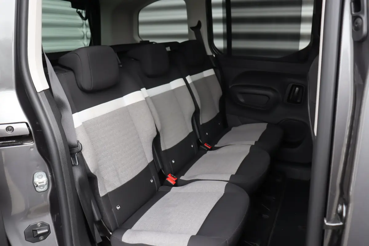 Citroen 1.2 PURETECH 130PK SHINE AUTOMAAT / NAVI / CLIMA / LED / PDC / 17" LMV / CAMERA / KEYLESS / BLUETOOTH / CRUISECONTROL / 1E EIGENAAR / NIEUWSTAAT !!