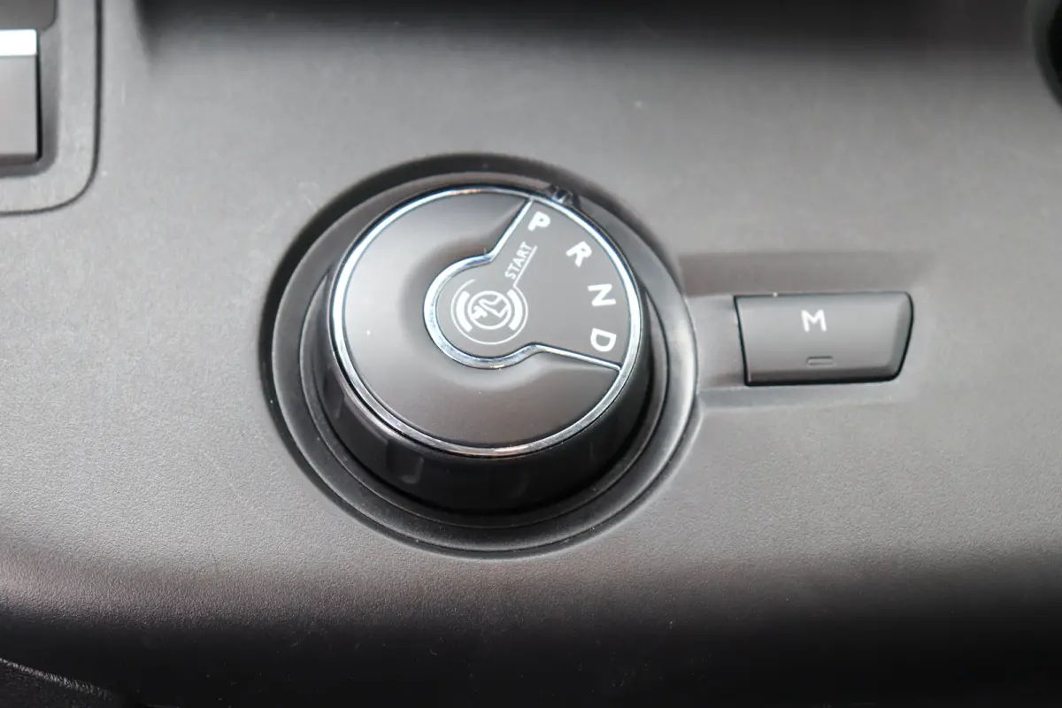 Citroen 1.2 PURETECH 130PK SHINE AUTOMAAT / NAVI / CLIMA / LED / PDC / 17" LMV / CAMERA / KEYLESS / BLUETOOTH / CRUISECONTROL / 1E EIGENAAR / NIEUWSTAAT !!