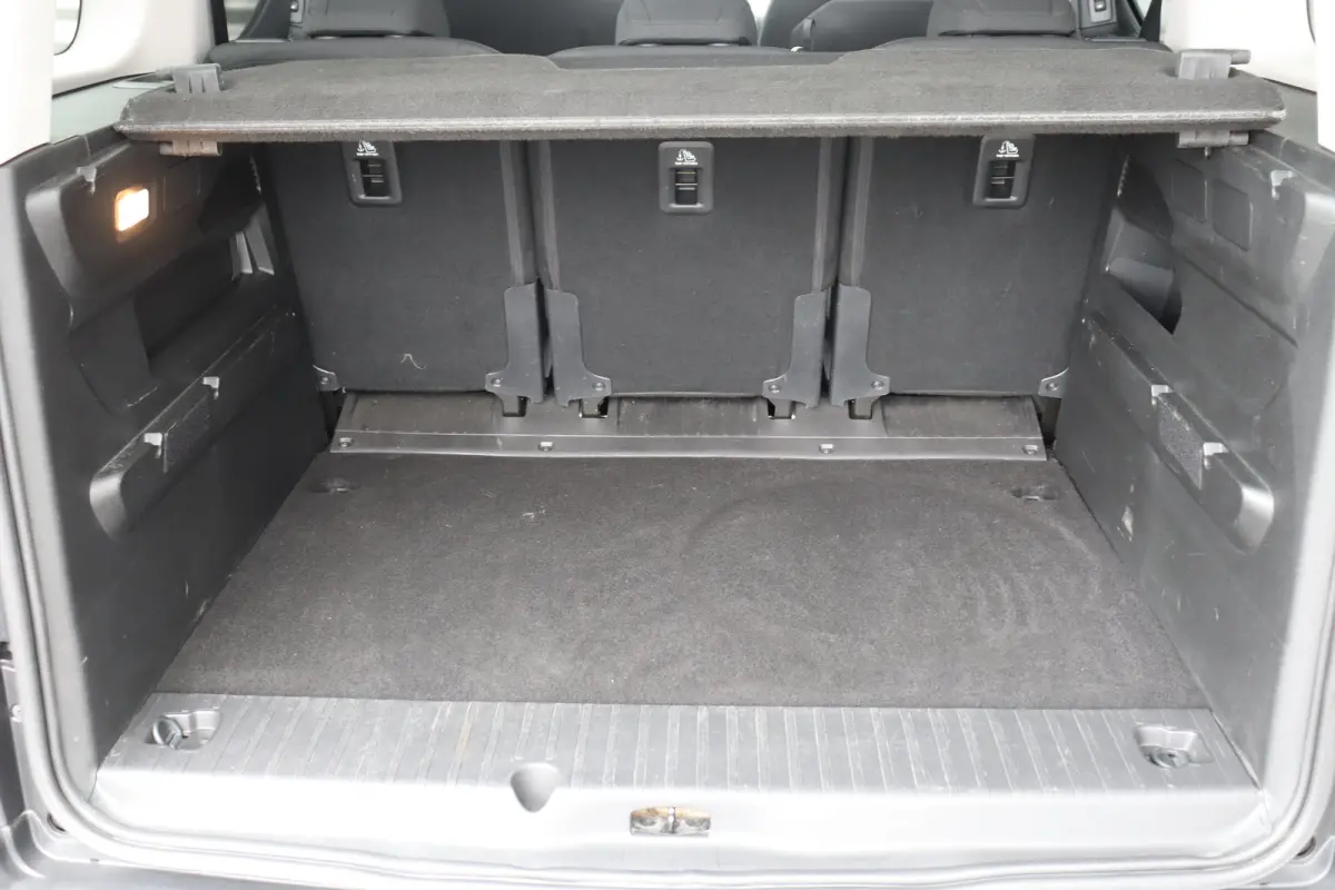 Citroen 1.2 PURETECH 130PK SHINE AUTOMAAT / NAVI / CLIMA / LED / PDC / 17" LMV / CAMERA / KEYLESS / BLUETOOTH / CRUISECONTROL / 1E EIGENAAR / NIEUWSTAAT !!