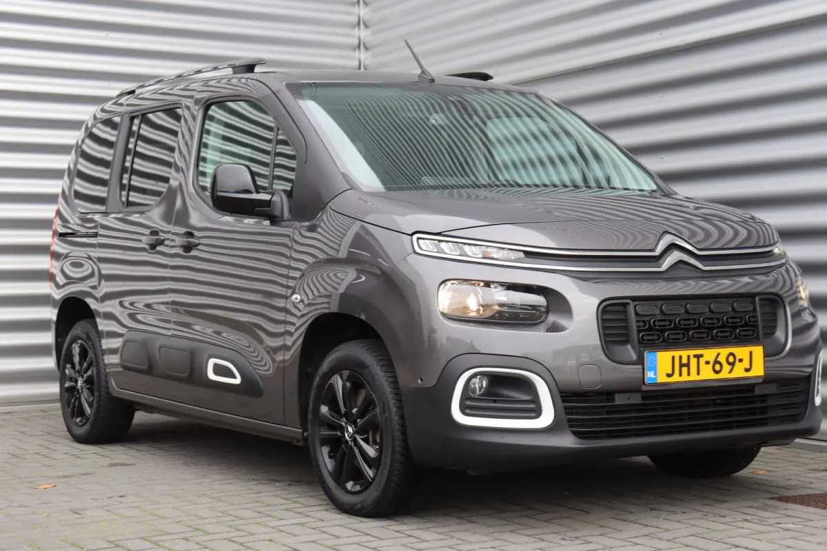 Citroen 1.2 PURETECH 130PK SHINE AUTOMAAT / NAVI / CLIMA / LED / PDC / 17" LMV / CAMERA / KEYLESS / BLUETOOTH / CRUISECONTROL / 1E EIGENAAR / NIEUWSTAAT !!