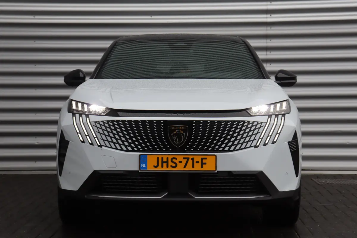 1.2 HYBRID 145PK GT AUTOMAAT / NAVI / LEDER / CLIMA / LED / PDC / 19" LMV / CAMERA / WINTERPAKKET / ADAPT. CRUISECONTROL / 1E EIGENAAR / NIEUWSTAAT !!