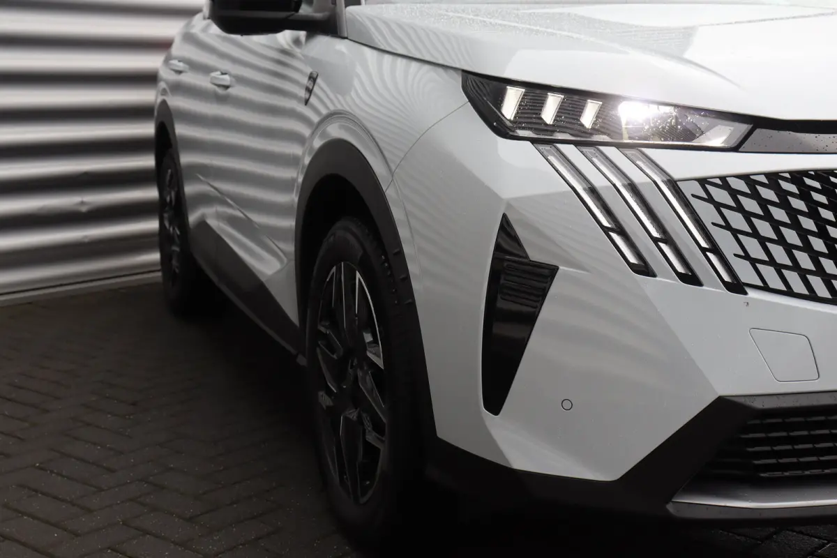 1.2 HYBRID 145PK GT AUTOMAAT / NAVI / LEDER / CLIMA / LED / PDC / 19" LMV / CAMERA / WINTERPAKKET / ADAPT. CRUISECONTROL / 1E EIGENAAR / NIEUWSTAAT !!