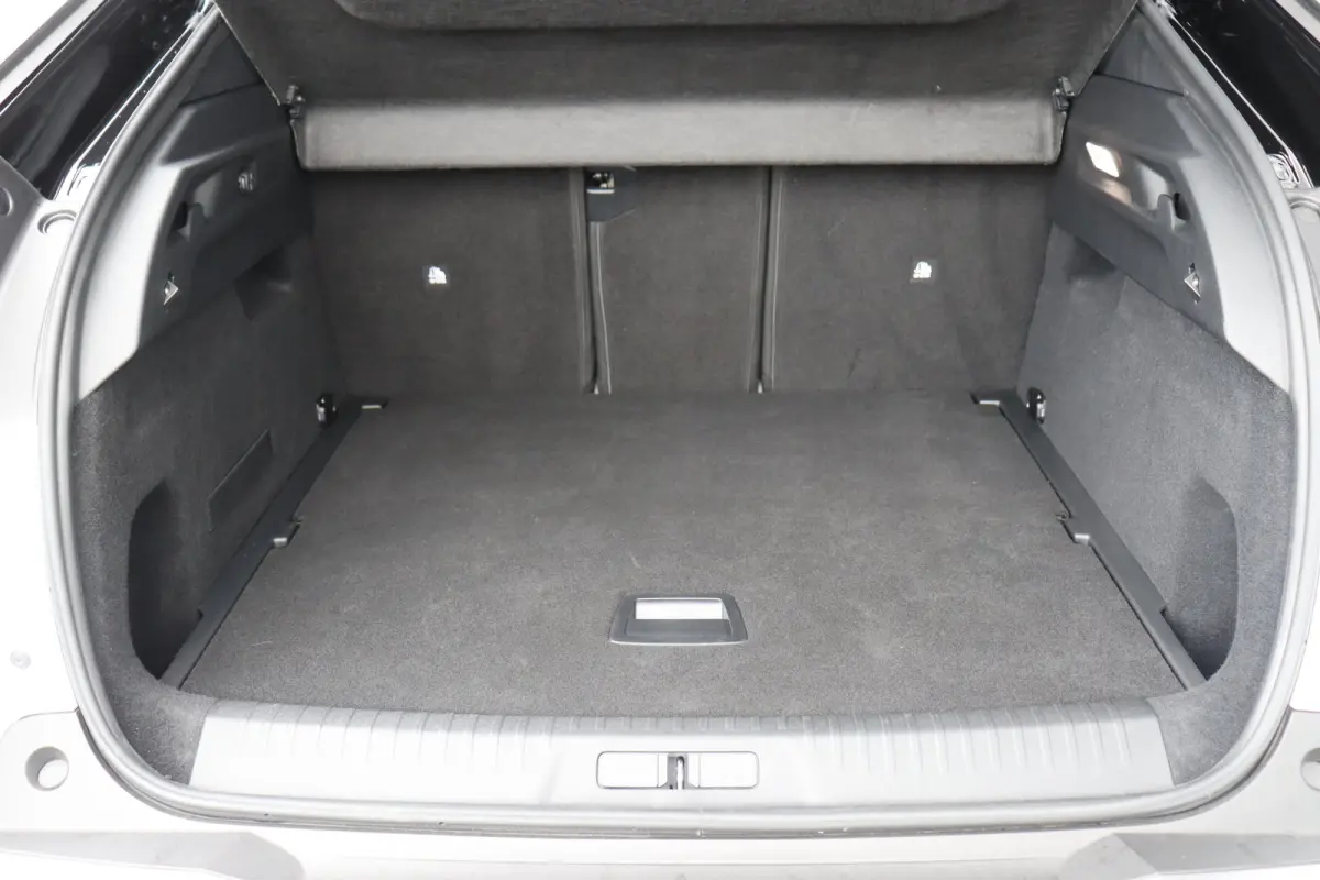 1.2 HYBRID 145PK GT AUTOMAAT / NAVI / LEDER / CLIMA / LED / PDC / 19" LMV / CAMERA / WINTERPAKKET / ADAPT. CRUISECONTROL / 1E EIGENAAR / NIEUWSTAAT !!