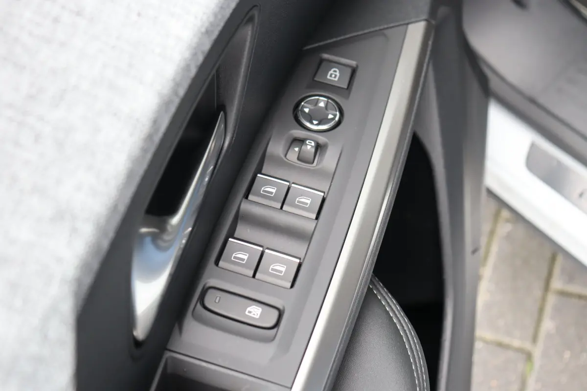 1.2 HYBRID 145PK GT AUTOMAAT / NAVI / LEDER / CLIMA / LED / PDC / 19" LMV / CAMERA / WINTERPAKKET / ADAPT. CRUISECONTROL / 1E EIGENAAR / NIEUWSTAAT !!