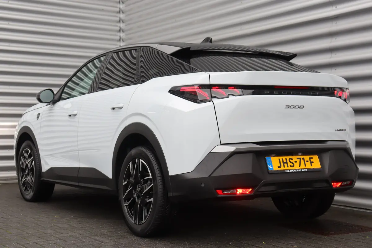 1.2 HYBRID 145PK GT AUTOMAAT / NAVI / LEDER / CLIMA / LED / PDC / 19" LMV / CAMERA / WINTERPAKKET / ADAPT. CRUISECONTROL / 1E EIGENAAR / NIEUWSTAAT !!