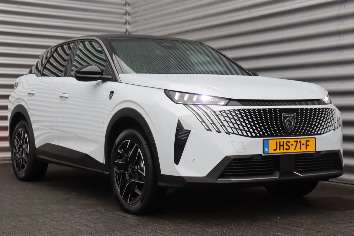 1.2 HYBRID 145PK GT AUTOMAAT / NAVI / LEDER / CLIMA / LED / PDC / 19" LMV / CAMERA / WINTERPAKKET / ADAPT. CRUISECONTROL / 1E EIGENAAR / NIEUWSTAAT !!
