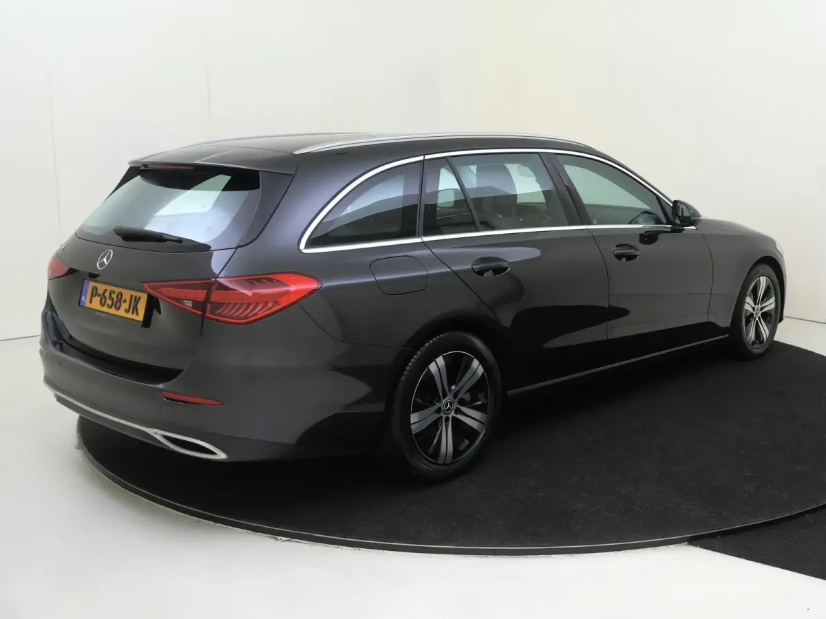 180 Luxury Line / Achteruitrijcamera / Stoelverwarming /