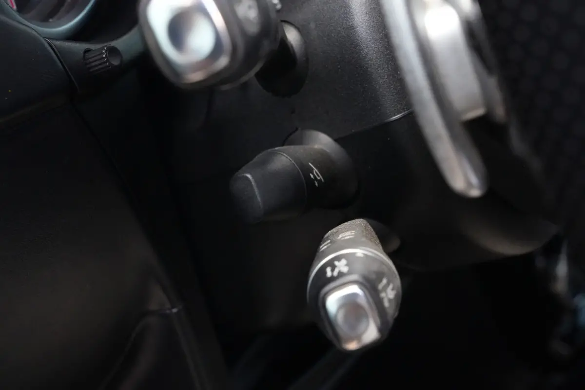 AMG 63 | 544PK | Schuifdak | Trekhaak | Camera | Leder | 20" | Mercedes-Benz G-Klasse AMG 63 544 PK met 5.5 V8 benzinemotor, elektrisch schuifdak, trekhaak, achteruitrijcamera, adaptieve cru
