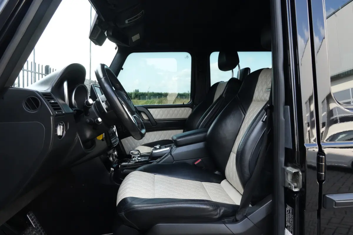 AMG 63 | 544PK | Schuifdak | Trekhaak | Camera | Leder | 20" | Mercedes-Benz G-Klasse AMG 63 544 PK met 5.5 V8 benzinemotor, elektrisch schuifdak, trekhaak, achteruitrijcamera, adaptieve cru