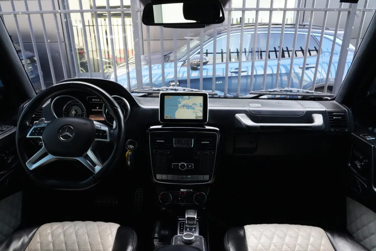 AMG 63 | 544PK | Schuifdak | Trekhaak | Camera | Leder | 20" | Mercedes-Benz G-Klasse AMG 63 544 PK met 5.5 V8 benzinemotor, elektrisch schuifdak, trekhaak, achteruitrijcamera, adaptieve cru