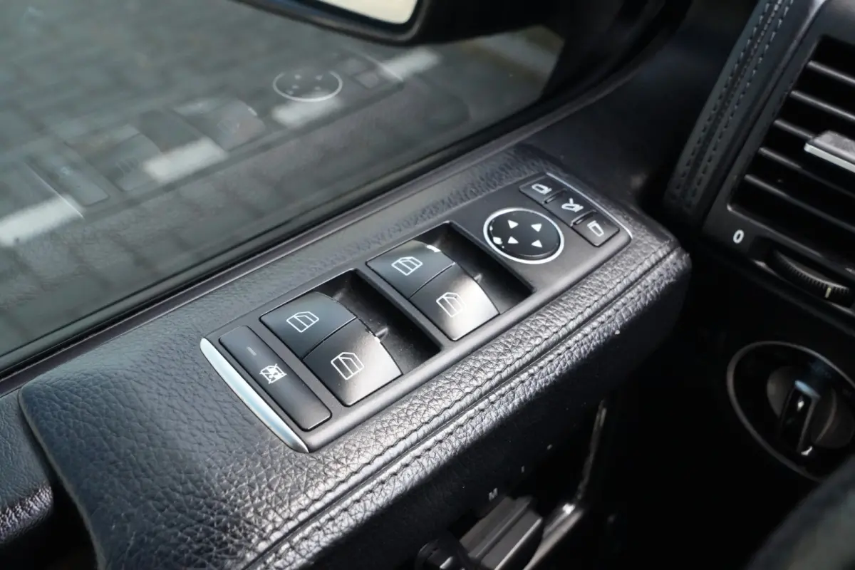 AMG 63 | 544PK | Schuifdak | Trekhaak | Camera | Leder | 20" | Mercedes-Benz G-Klasse AMG 63 544 PK met 5.5 V8 benzinemotor, elektrisch schuifdak, trekhaak, achteruitrijcamera, adaptieve cru