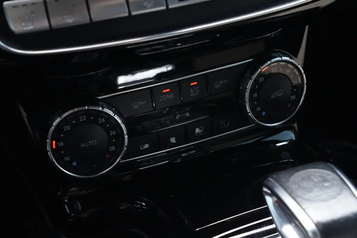 AMG 63 | 544PK | Schuifdak | Trekhaak | Camera | Leder | 20" | Mercedes-Benz G-Klasse AMG 63 544 PK met 5.5 V8 benzinemotor, elektrisch schuifdak, trekhaak, achteruitrijcamera, adaptieve cru