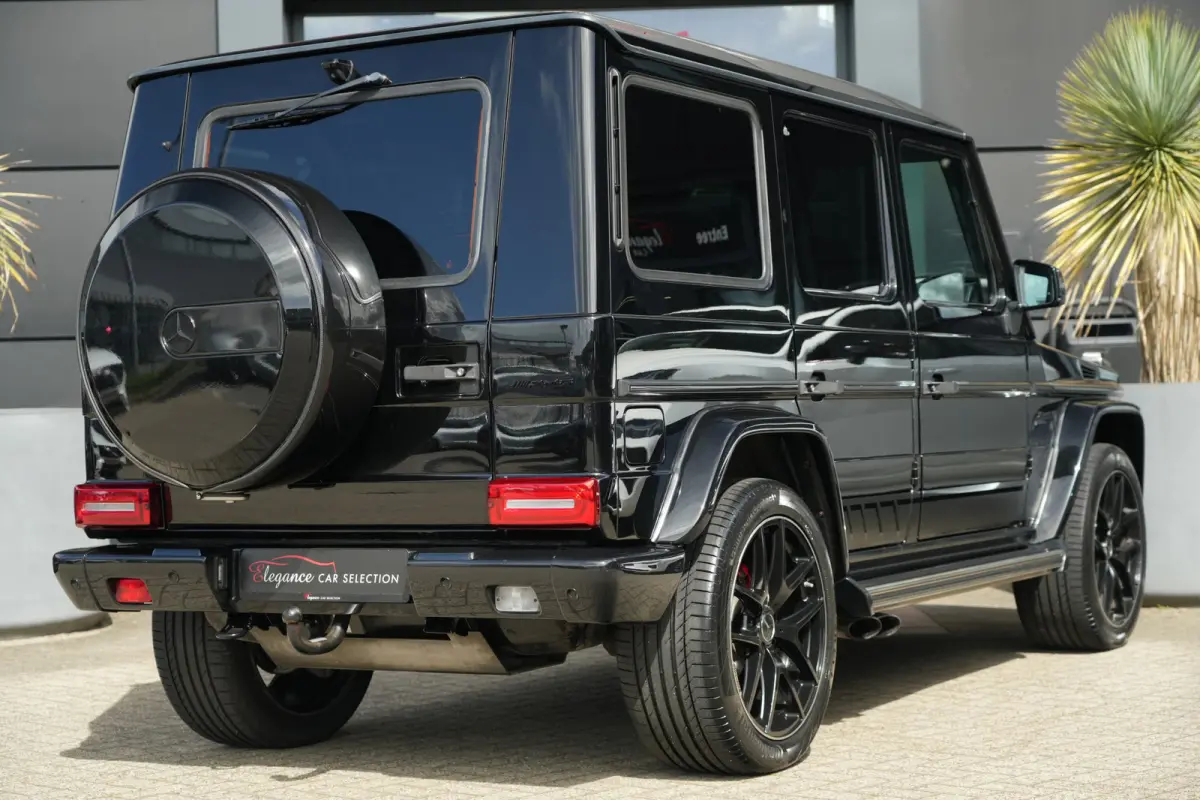AMG 63 | 544PK | Schuifdak | Trekhaak | Camera | Leder | 20" | Mercedes-Benz G-Klasse AMG 63 544 PK met 5.5 V8 benzinemotor, elektrisch schuifdak, trekhaak, achteruitrijcamera, adaptieve cru