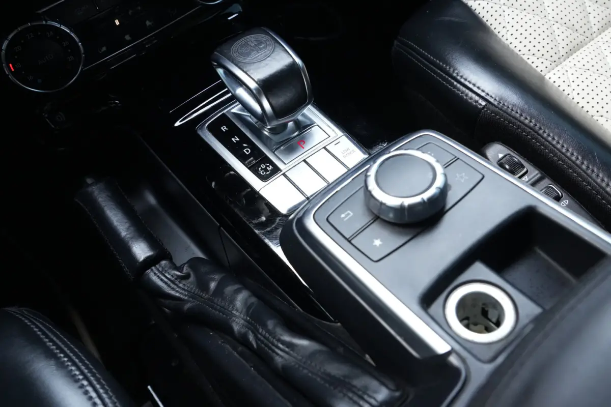AMG 63 | 544PK | Schuifdak | Trekhaak | Camera | Leder | 20" | Mercedes-Benz G-Klasse AMG 63 544 PK met 5.5 V8 benzinemotor, elektrisch schuifdak, trekhaak, achteruitrijcamera, adaptieve cru
