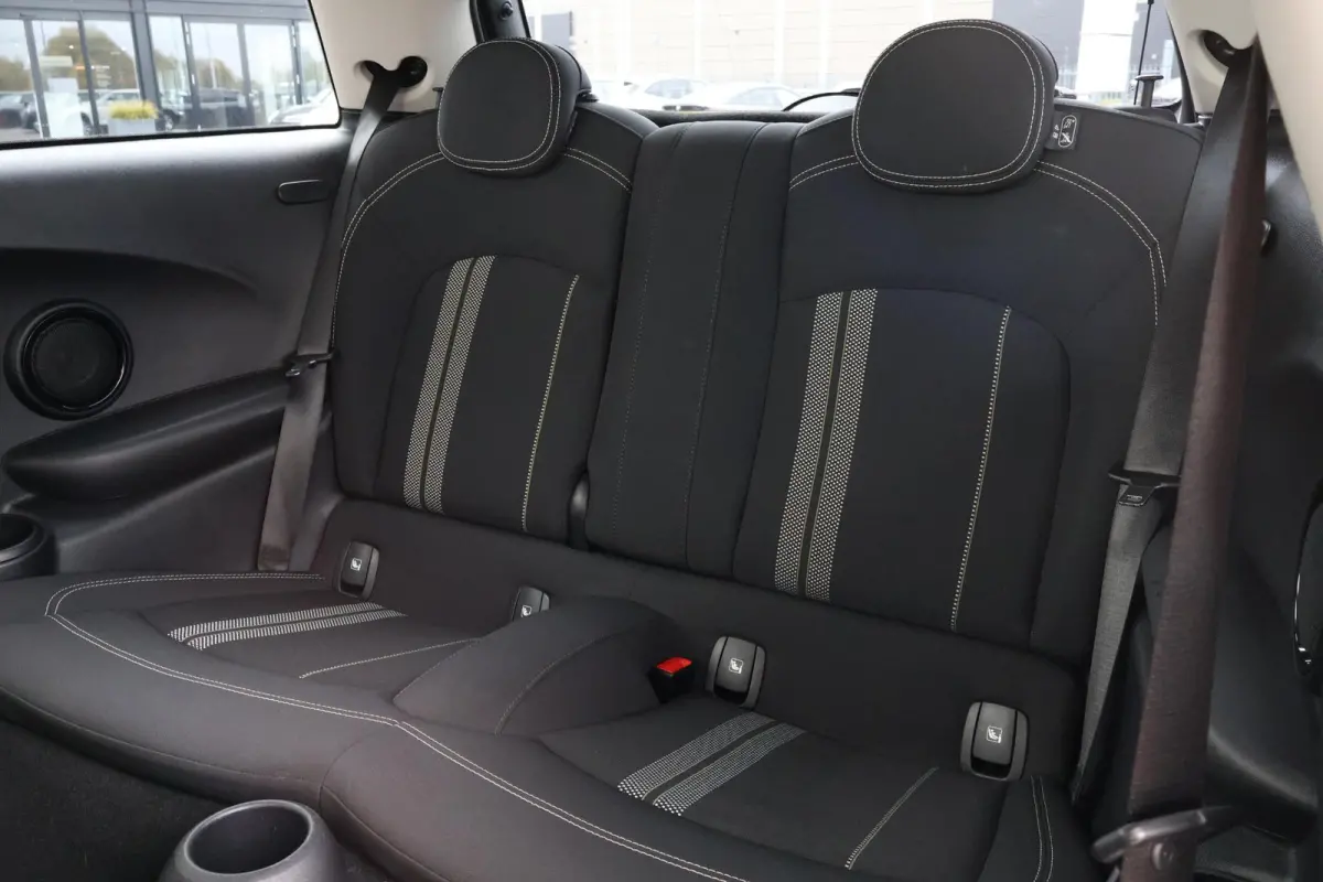 Essential 33 kWh | SoH 97% |Navigatie | cruise control | Sportstoelen | Led Pakket | DAB