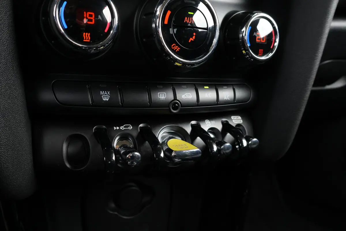 Essential 33 kWh | SoH 97% |Navigatie | cruise control | Sportstoelen | Led Pakket | DAB