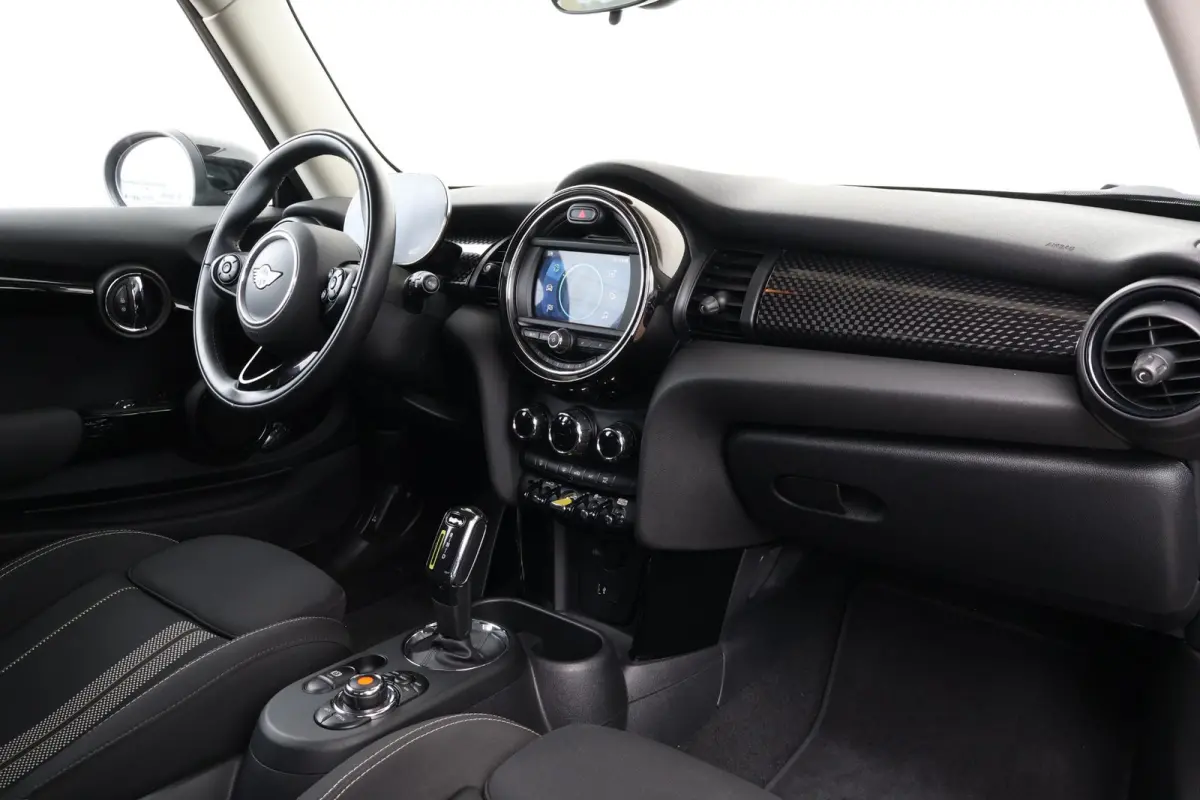Essential 33 kWh | SoH 97% |Navigatie | cruise control | Sportstoelen | Led Pakket | DAB