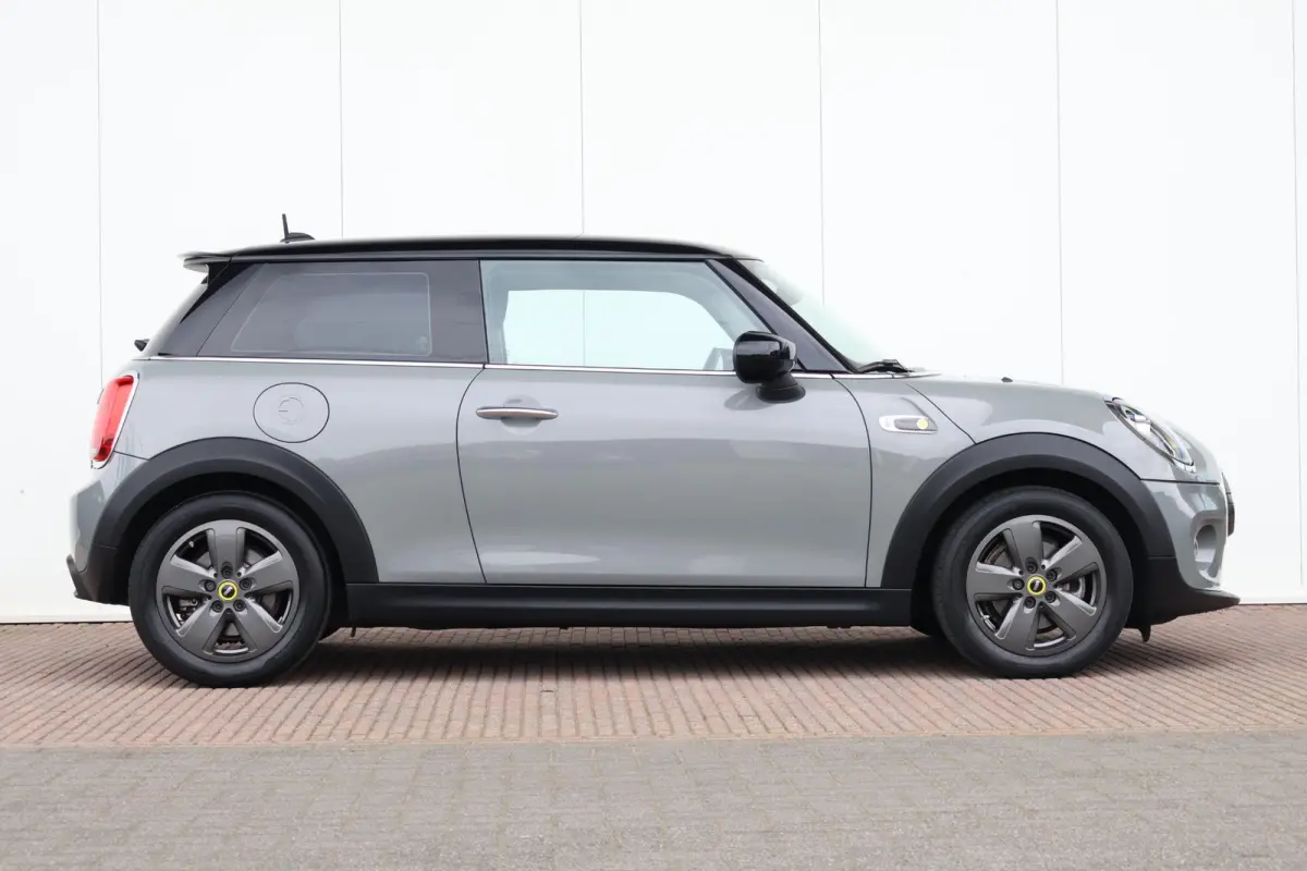 Essential 33 kWh | SoH 97% |Navigatie | cruise control | Sportstoelen | Led Pakket | DAB