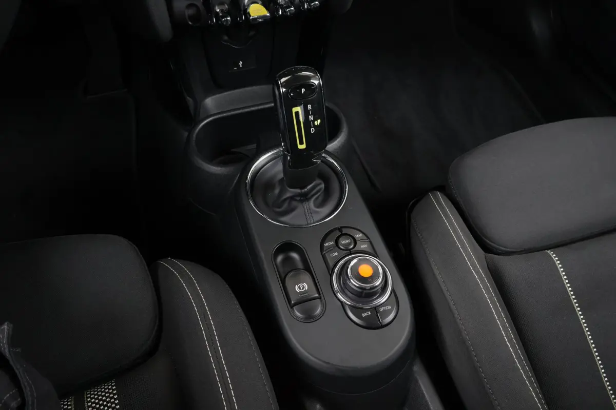Essential 33 kWh | SoH 97% |Navigatie | cruise control | Sportstoelen | Led Pakket | DAB