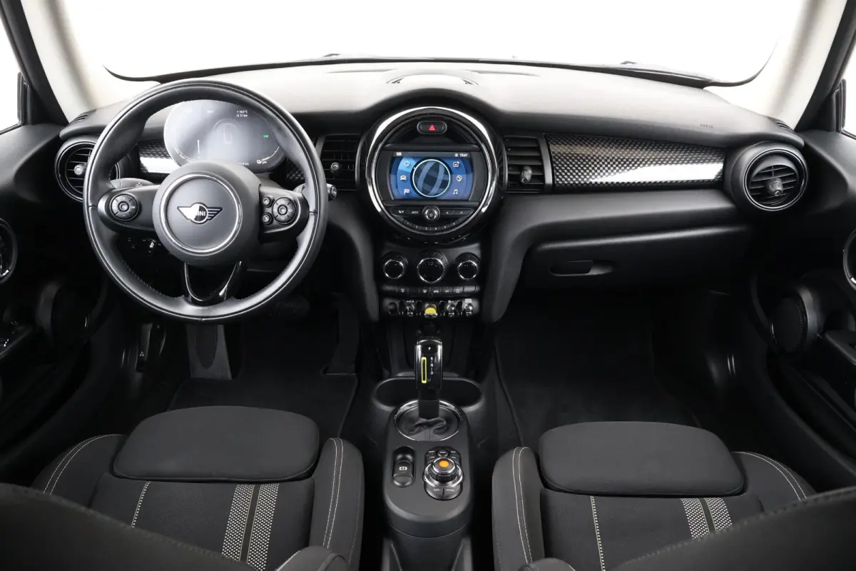 Essential 33 kWh | SoH 97% |Navigatie | cruise control | Sportstoelen | Led Pakket | DAB