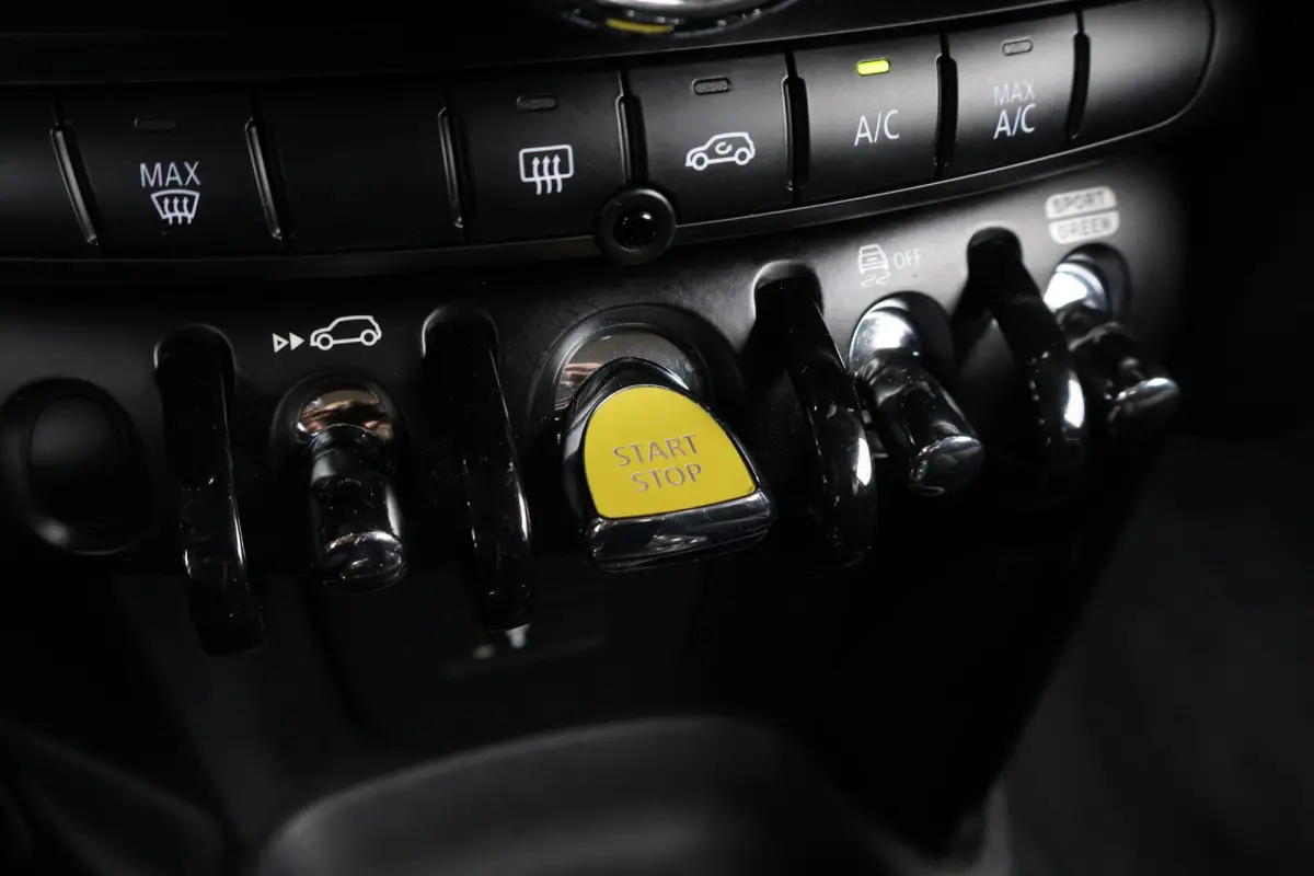 Essential 33 kWh | SoH 97% |Navigatie | cruise control | Sportstoelen | Led Pakket | DAB