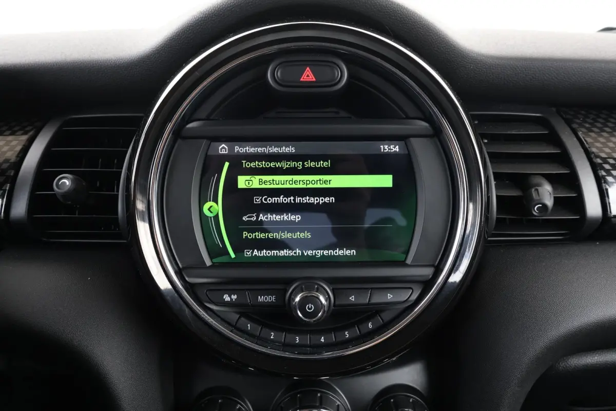 Essential 33 kWh | SoH 97% |Navigatie | cruise control | Sportstoelen | Led Pakket | DAB